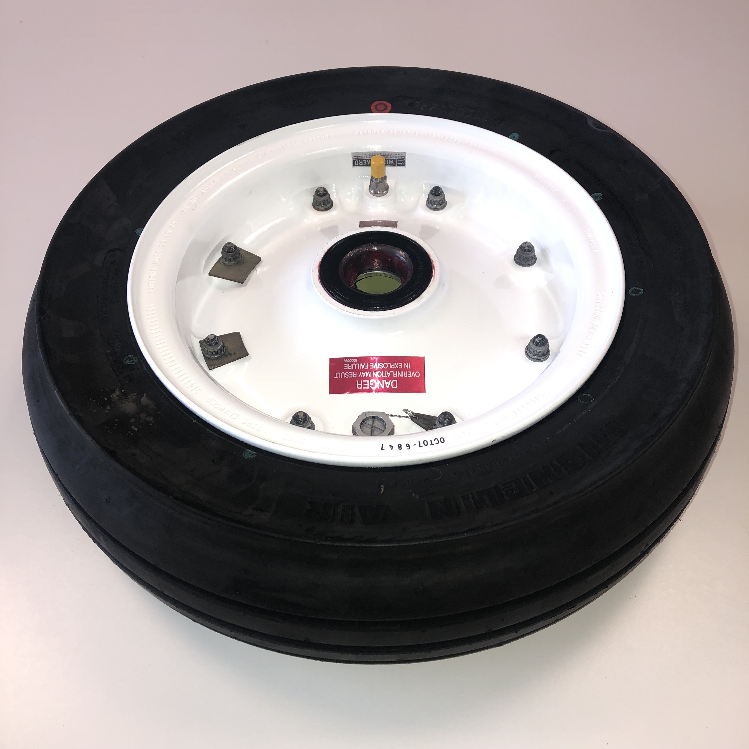 5010598 1ab Bombardier Challenger 800 850 wheel
