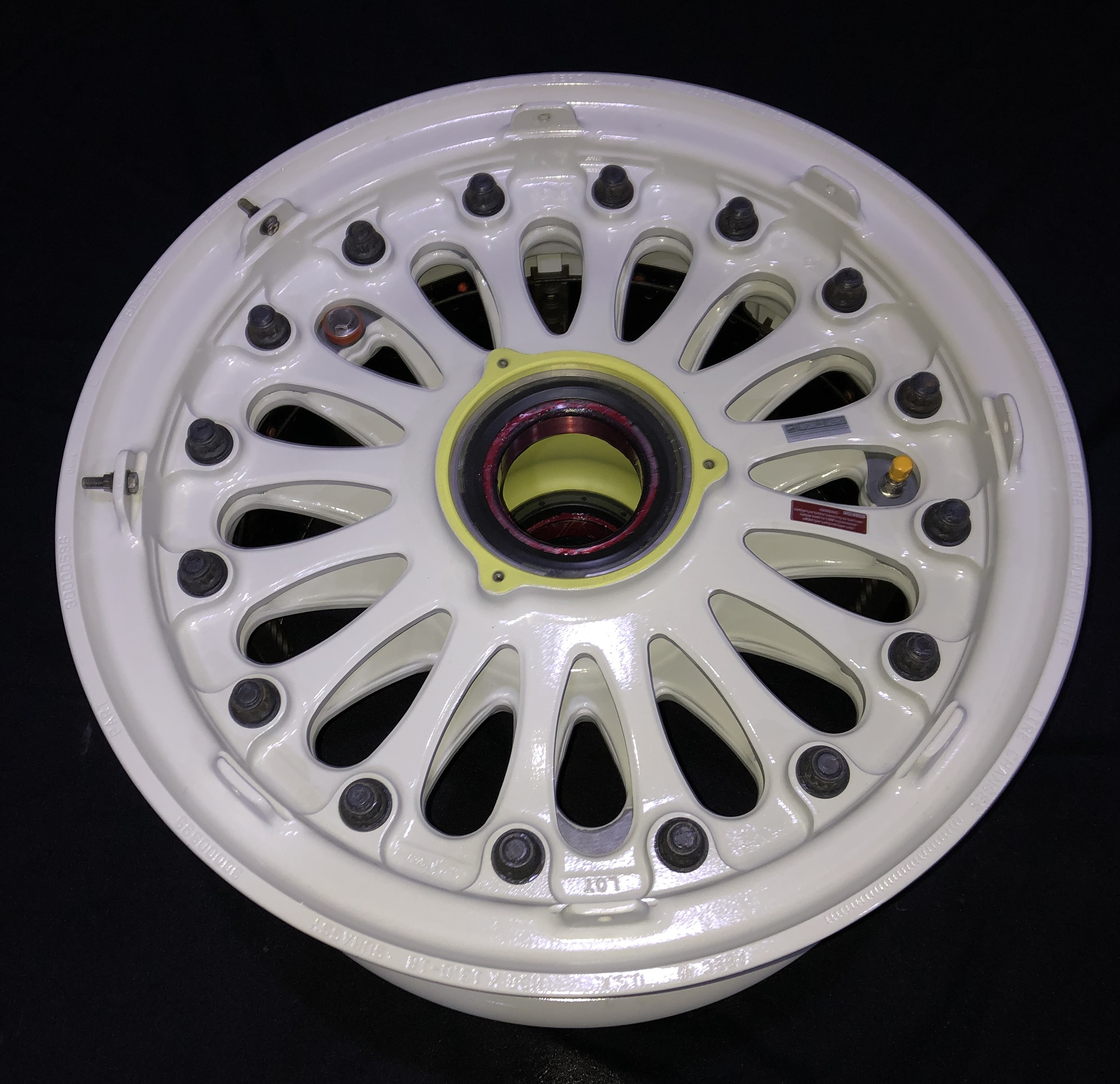 90000582 Embraer 170 series wheel