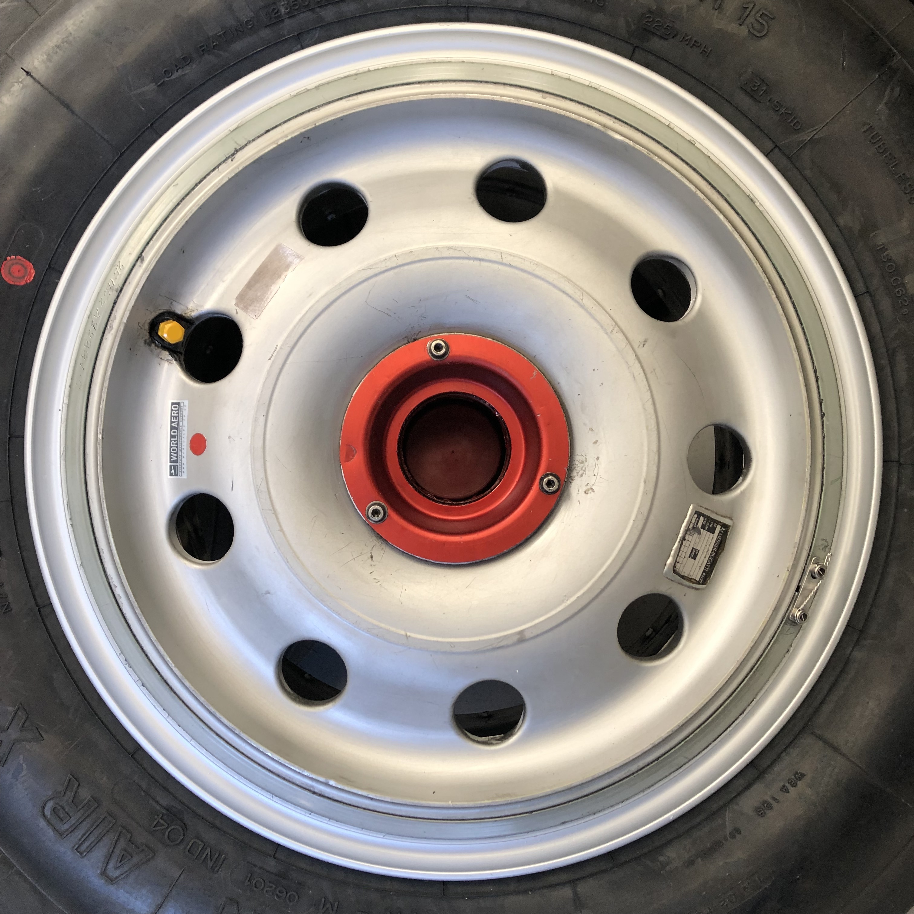 C20180400 Dassault Falcon 900 wheel