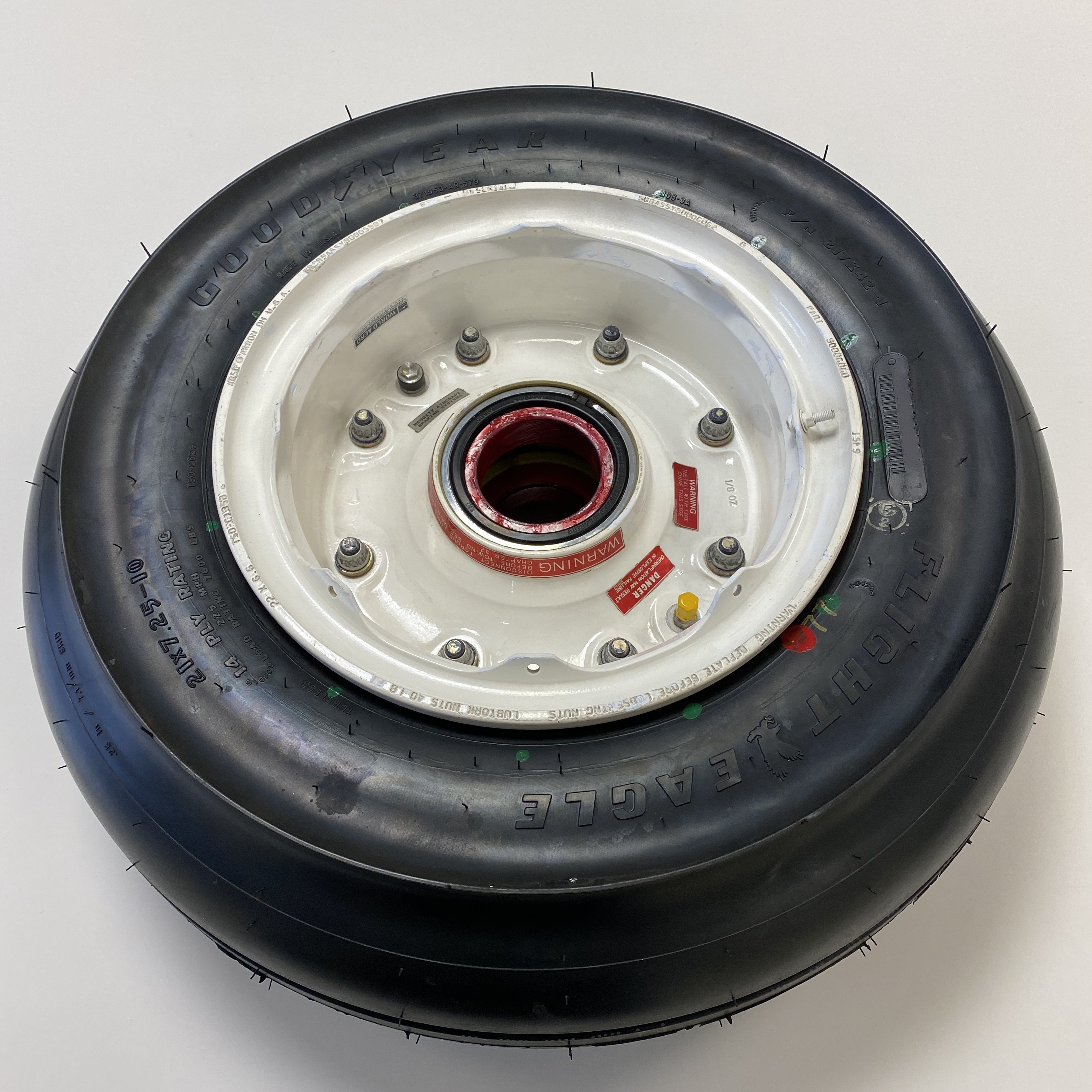 60P3241101A001 Gulfstream 650 650ER nose wheel