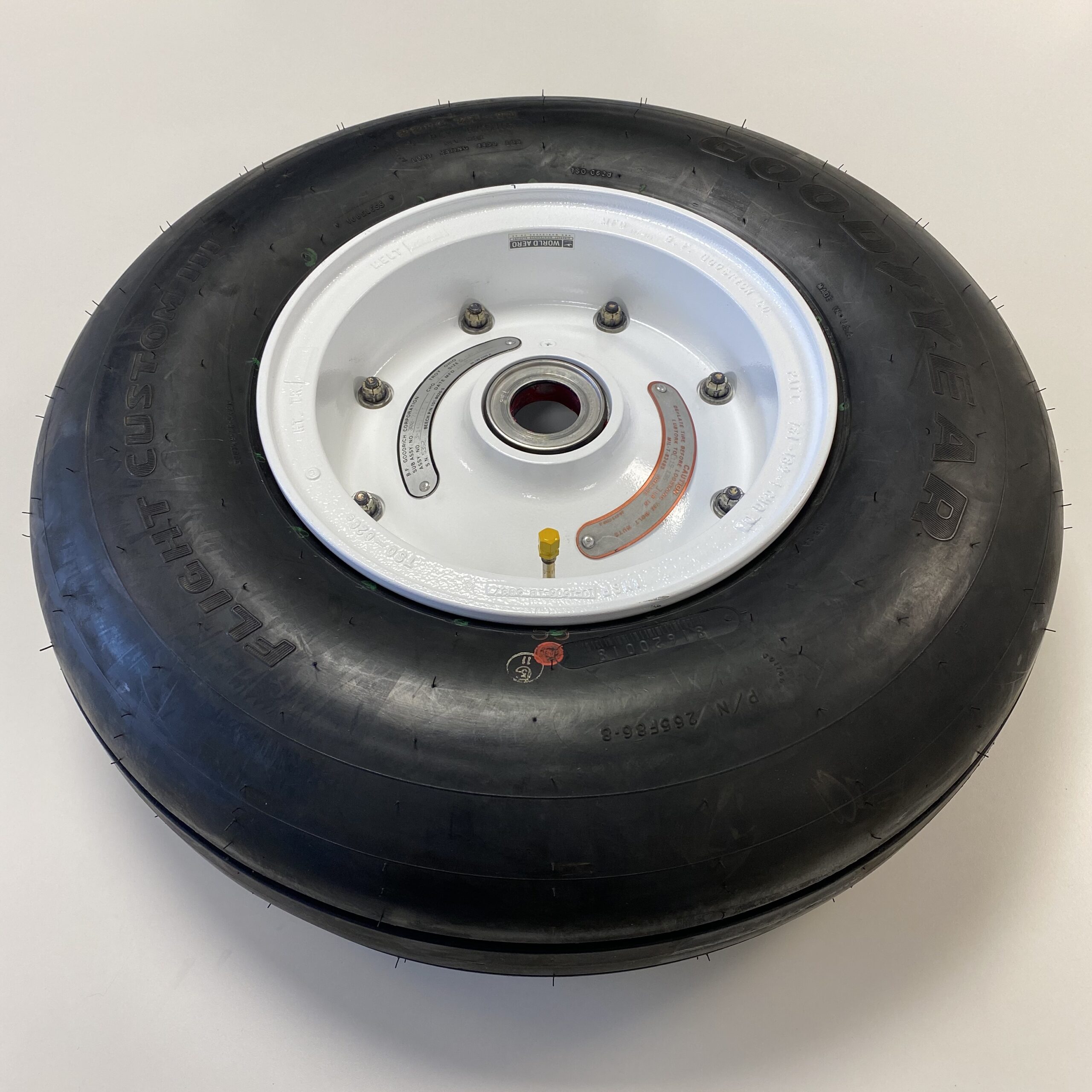 101-8026-0013 Beechcraft King Air 200 nose wheel